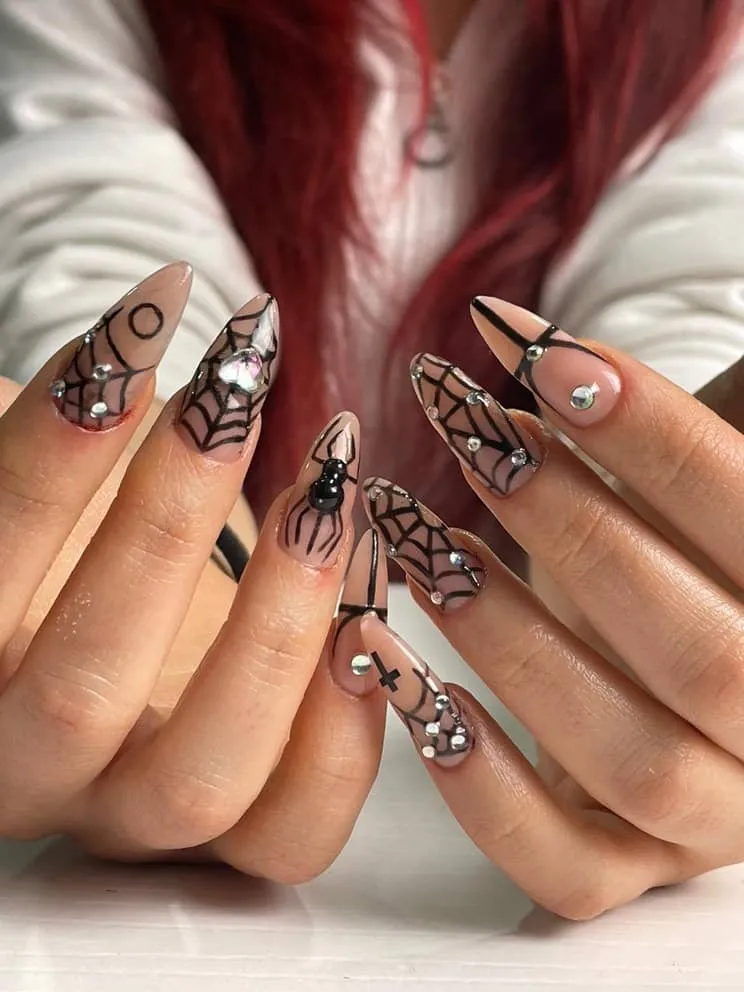 Dövme, dövme silme, nail art ve piercing