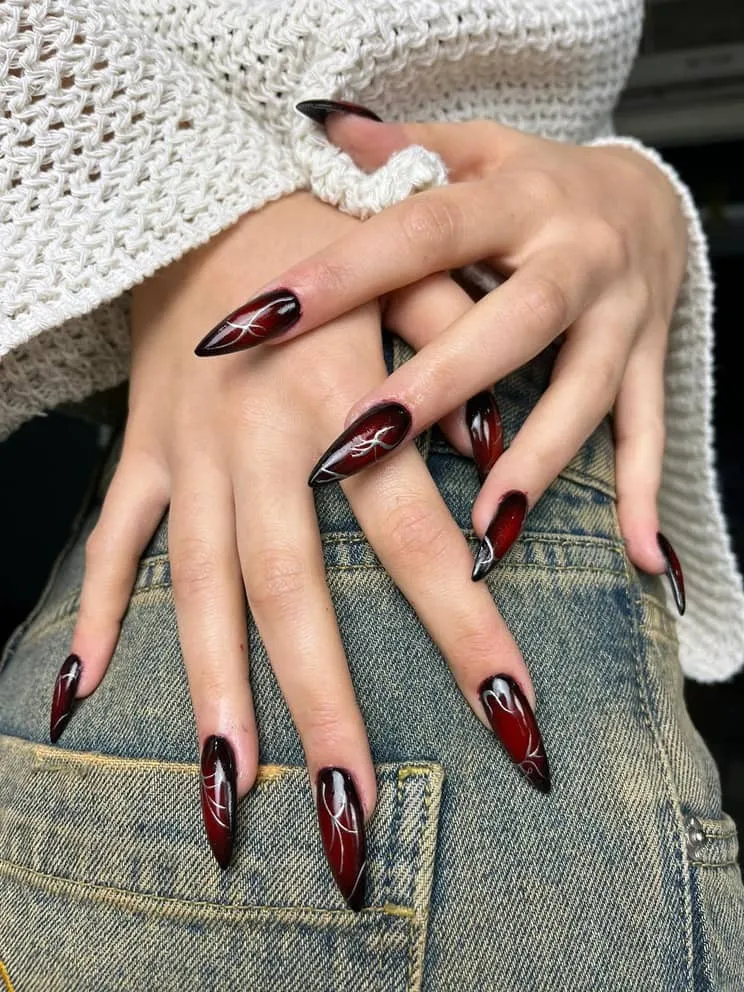 Dövme, dövme silme, nail art ve piercing